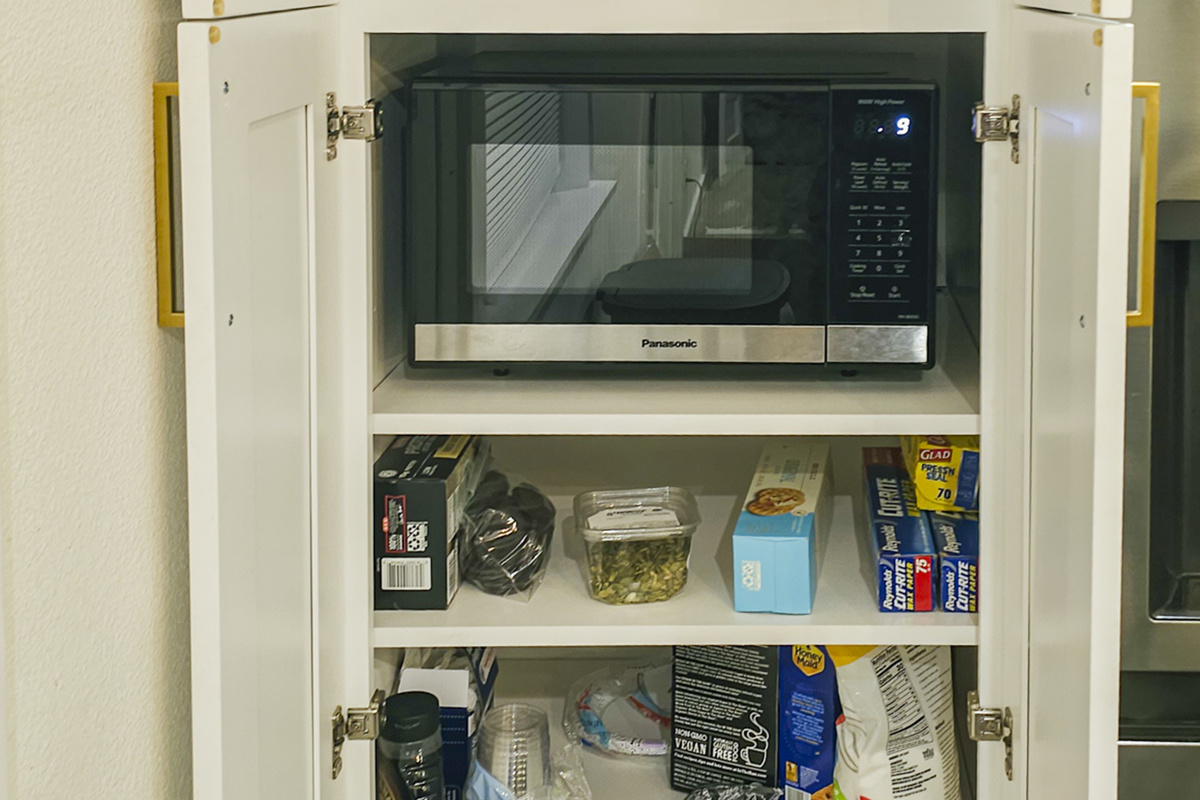 Fully stocked with modern appliances to whip up your favorite meals!