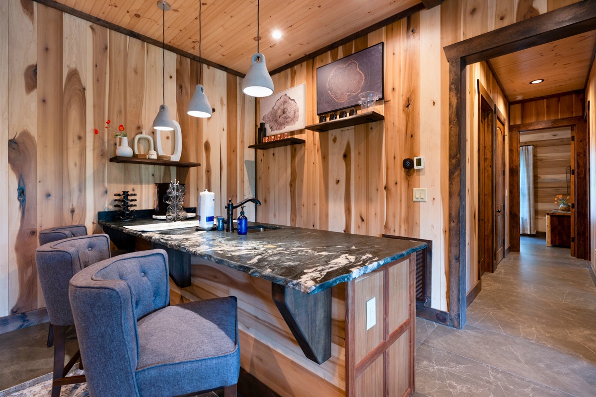A functional space for light cooking and mixing up your favorite beverages.