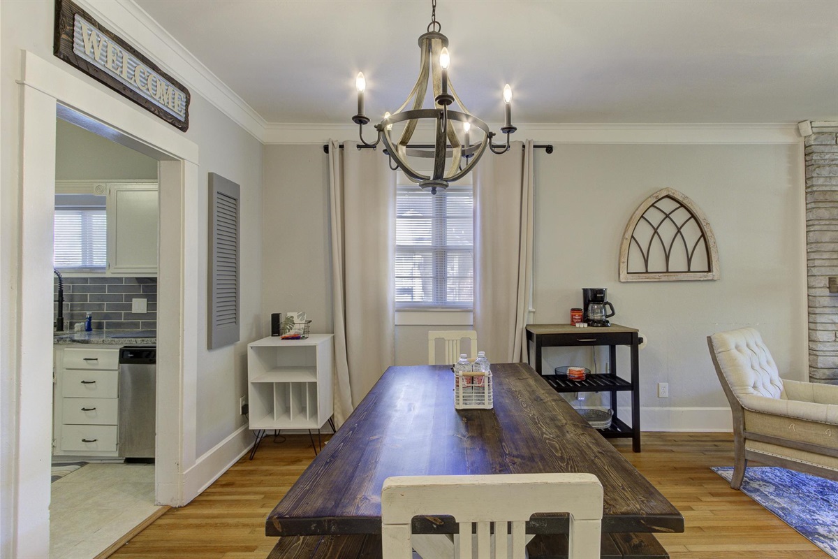 Dining area w/coffee station
