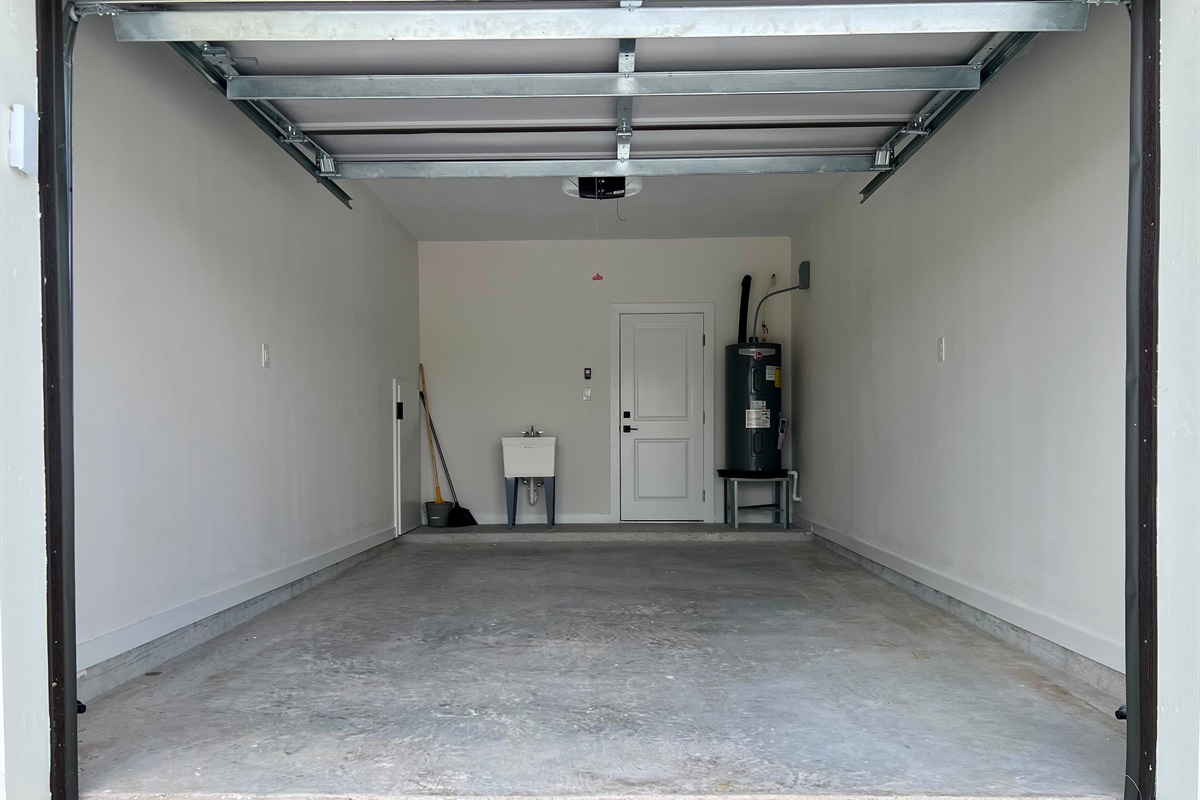 (1) Car Garage