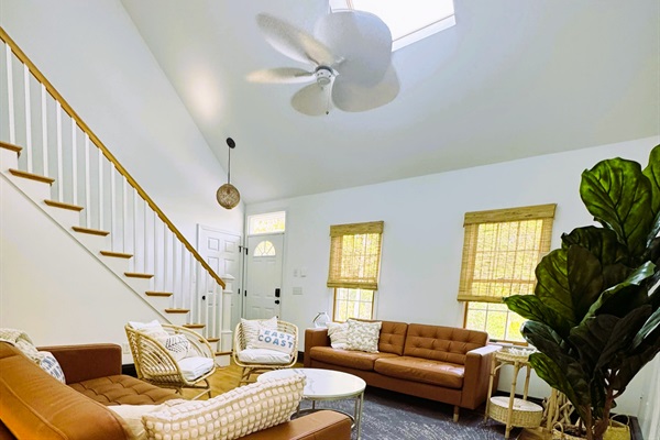 Vaulted Ceiling, Airy Space