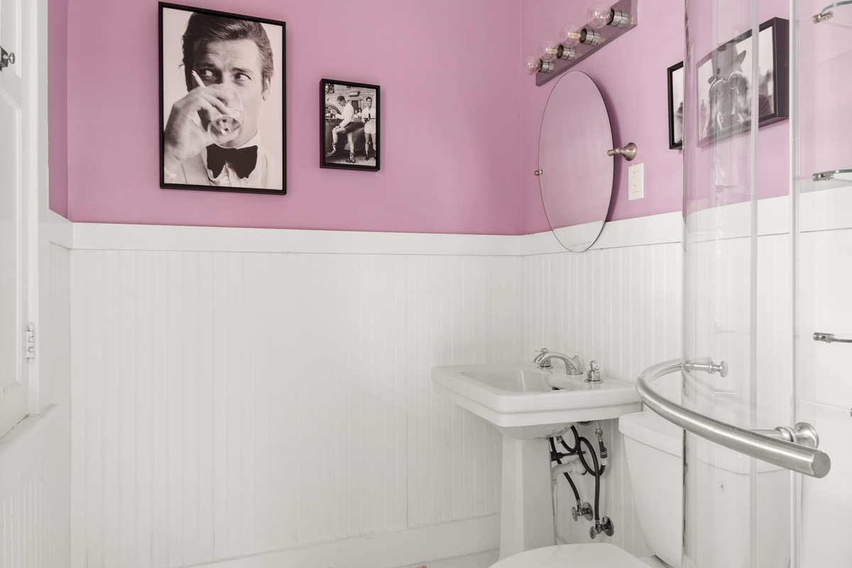 Taylor's Bathroom Fresh Linens provided
