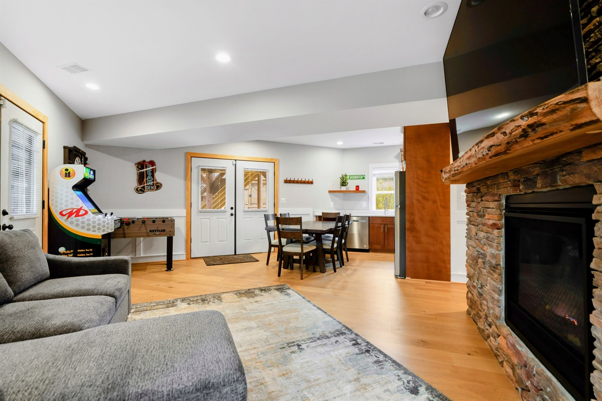 Ultimate Hangout – Arcade games, cozy seating, a fireplace, and full kitchen make this game room perfect for relaxing after outdoor adventures.