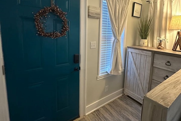 Great space to change clothes and store clothes and baggage 