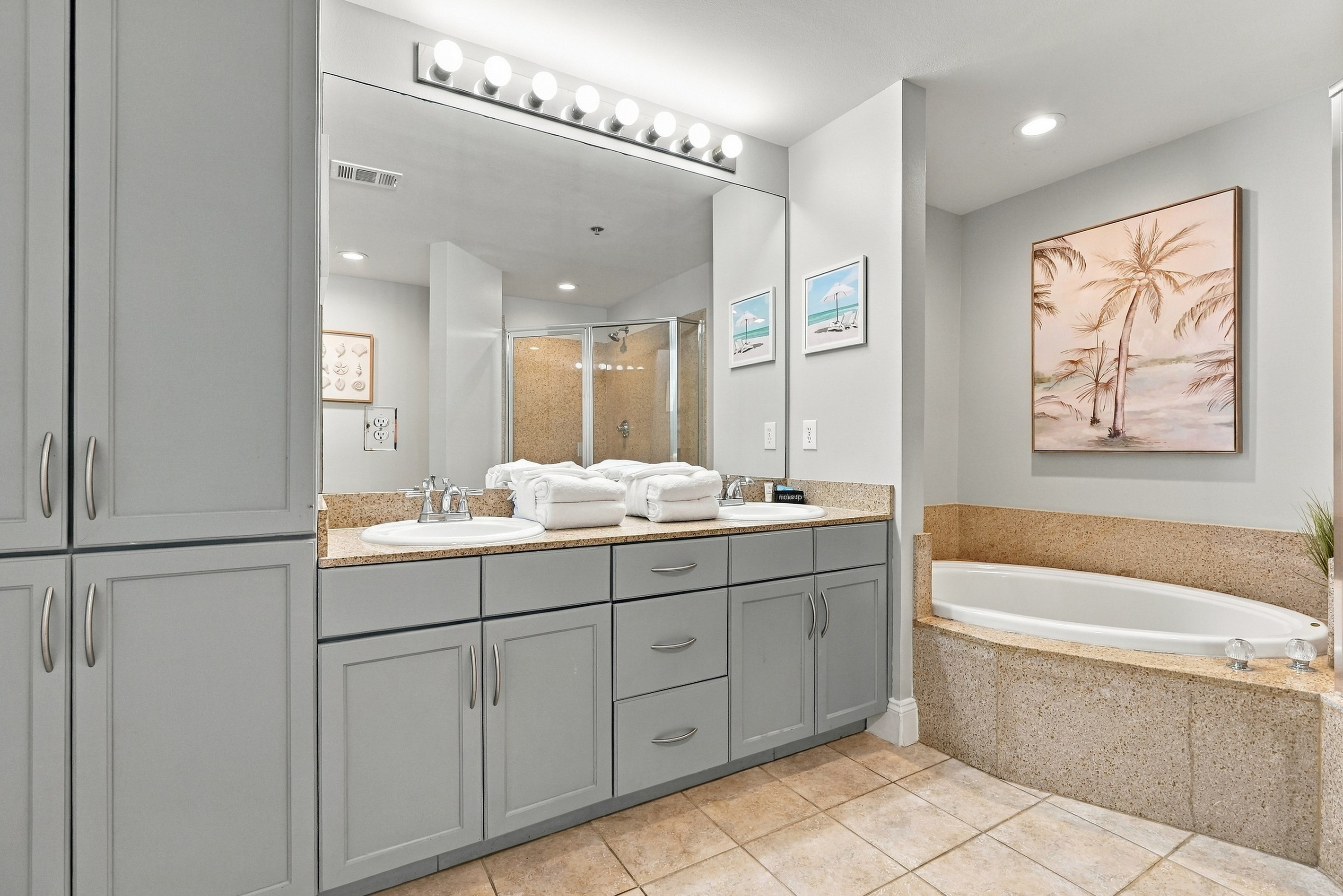 Master room bathroom