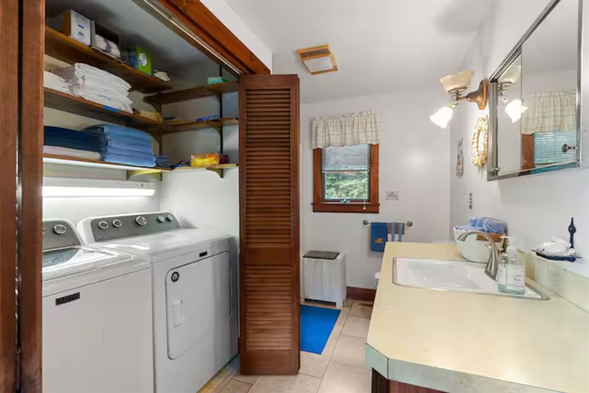 Washer and dryer in Bathroom #2