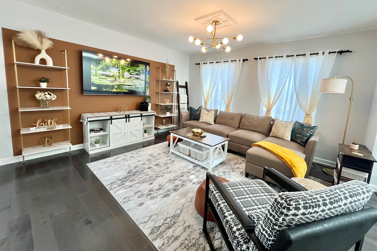 Beautiful living room with lots of natural light