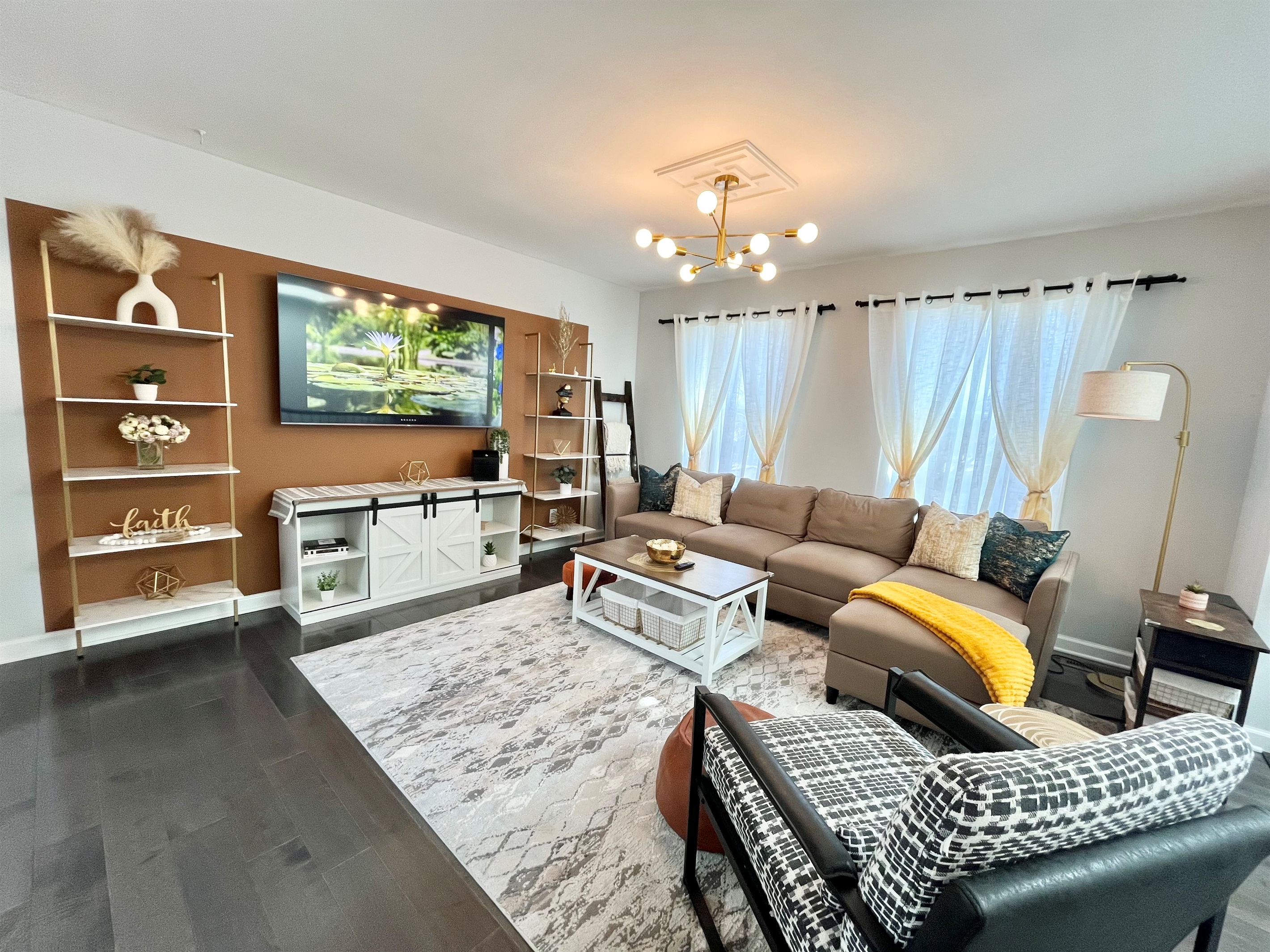 Beautiful living room with lots of natural light