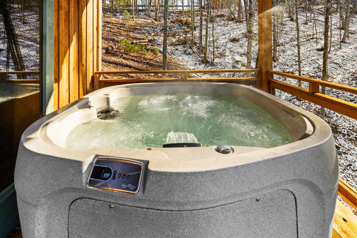 Hot tub at Juniper Cottage