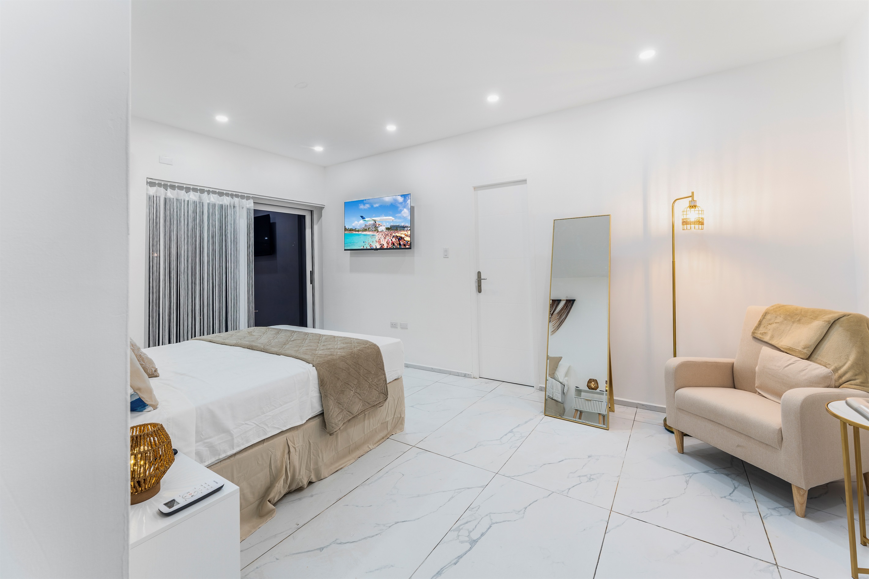 Groundfloor Queen suite featuring a reading nook, full-length mirror, and modern decor