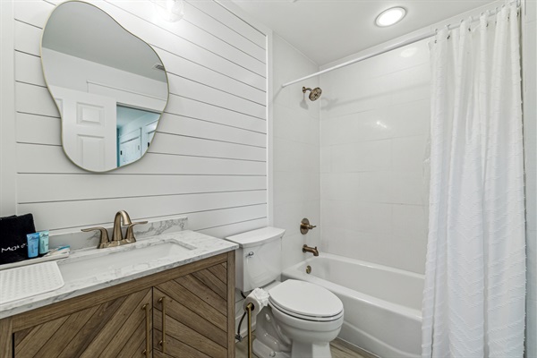3rd Floor-Bathroom 4-(This BR has 2 doors!  One leads to single bunkbed room and the other leads to the 3rd-level hallway) Amenities: travel-size shampoo & conditioner, sm bar of hand soap, cotton swabs, 2 makeup removal towels, hair dryer, & hot tool mat.