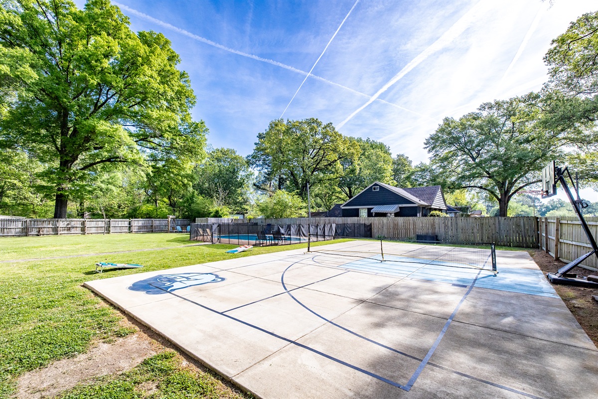 Basketball/Pickleball court