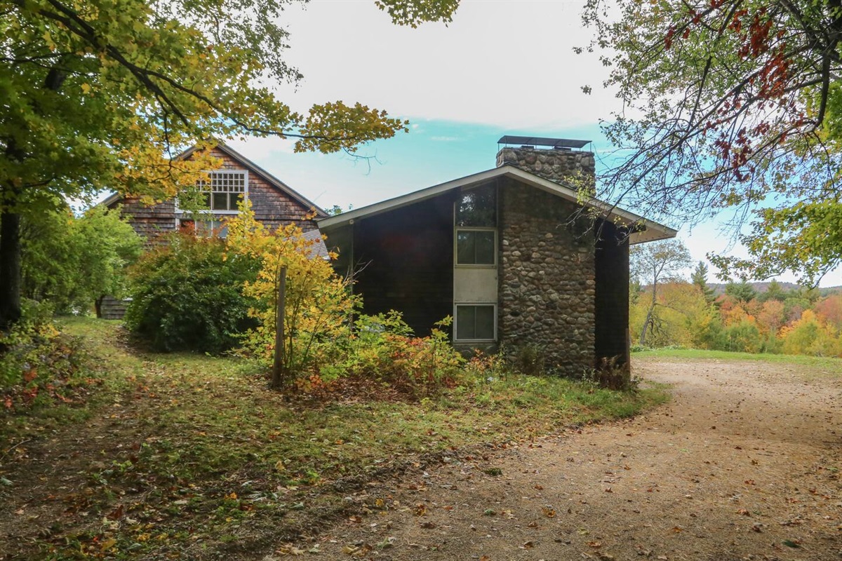 Drive to the ground Floor Apartment at the end of Main House