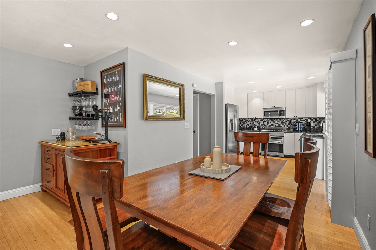 Dining area located next to the kitchen with seating for 7 guests, perfect for shared meals, wine nights, and entertaining.