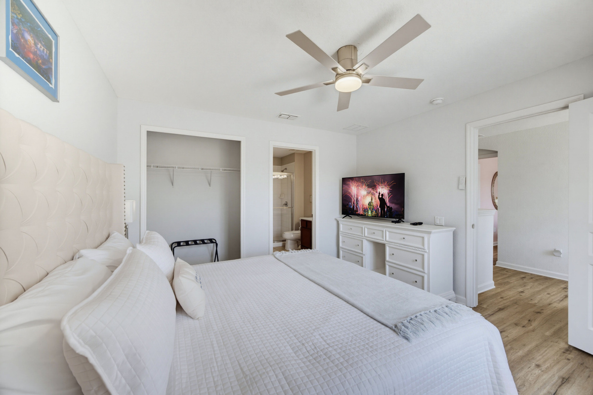 King suite w/ en-suite bathroom