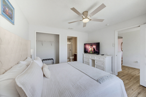 King suite w/ en-suite bathroom