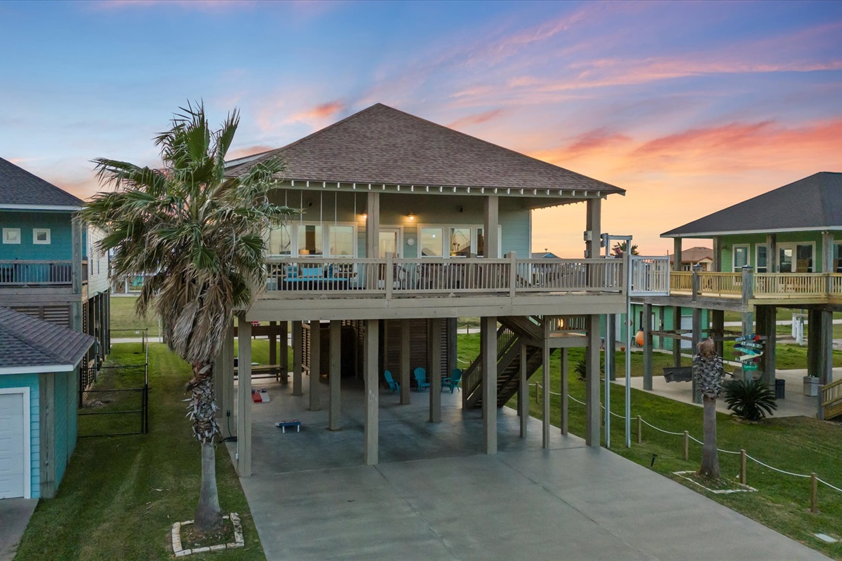 6f4617070b344c34bf55de466c7f0756 Large | Beachhouse | Texas | TX | Vacation Homes | Galveston | Crystal Beach | Kokomo | Breezy Days | Beachfront Elegance | Sunrise Serenity | Southern Sands Property Management, LLC