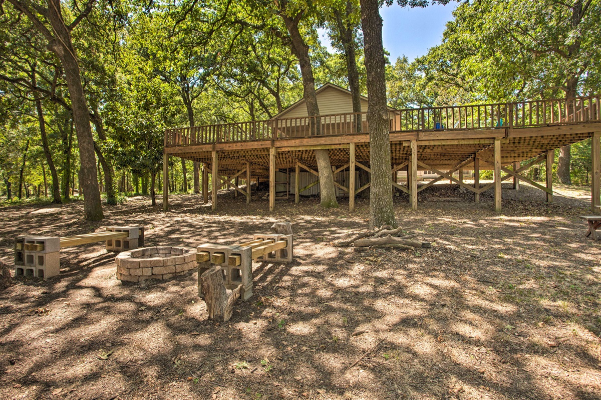 Large deck for grilling, Firepit for S'mores!