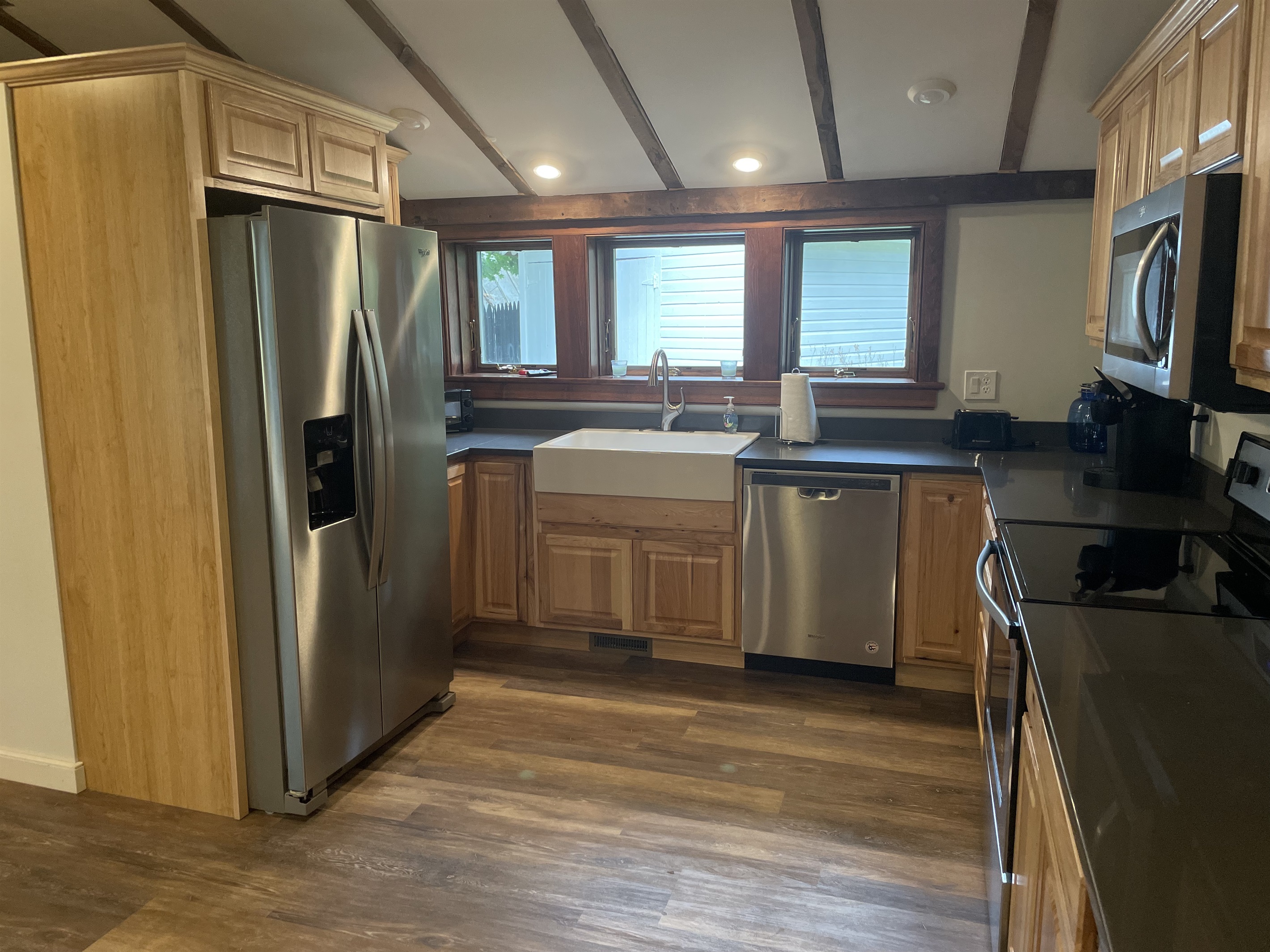 Contemporary fully equipped kitchen