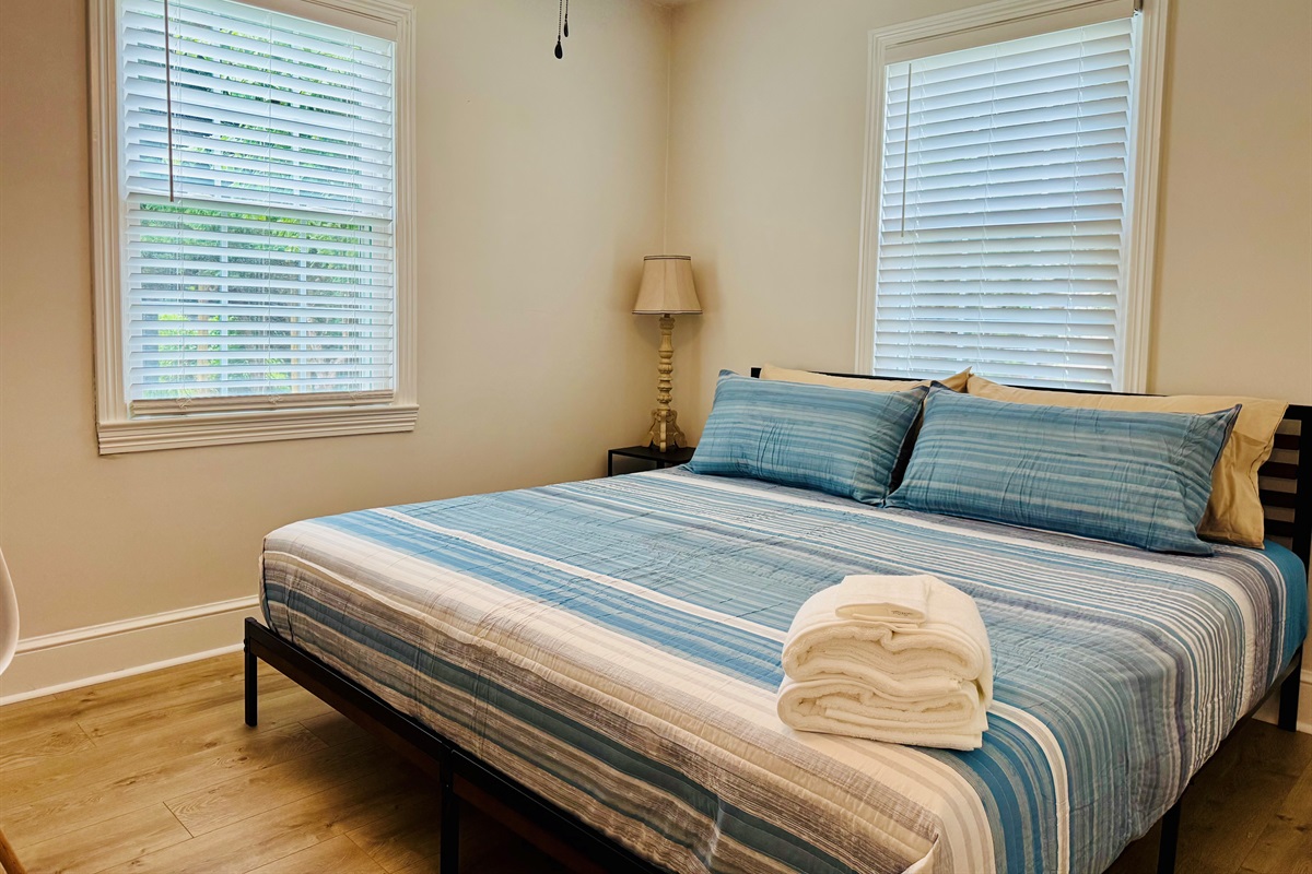 KING Bedroom with Smart TV, Nectar Mattress and desk area