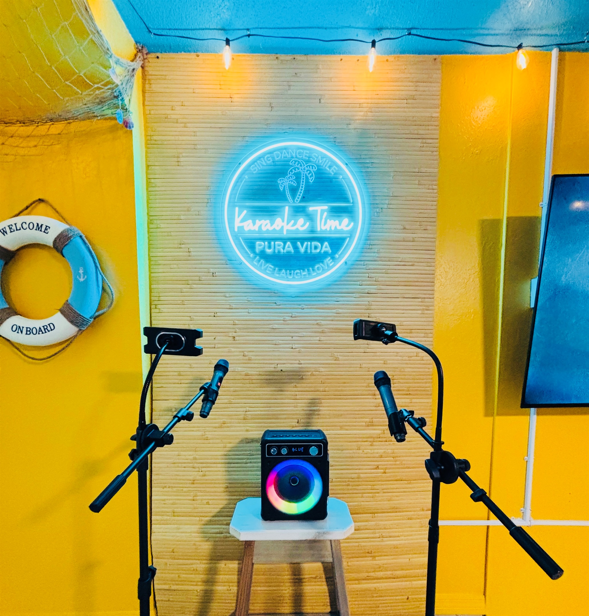 Karaoke Time in the Surfshack Game Room. Sing your hearts out! ❤️