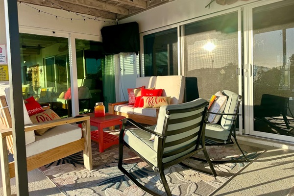 outdoor TV under the lanai with plenty of seating