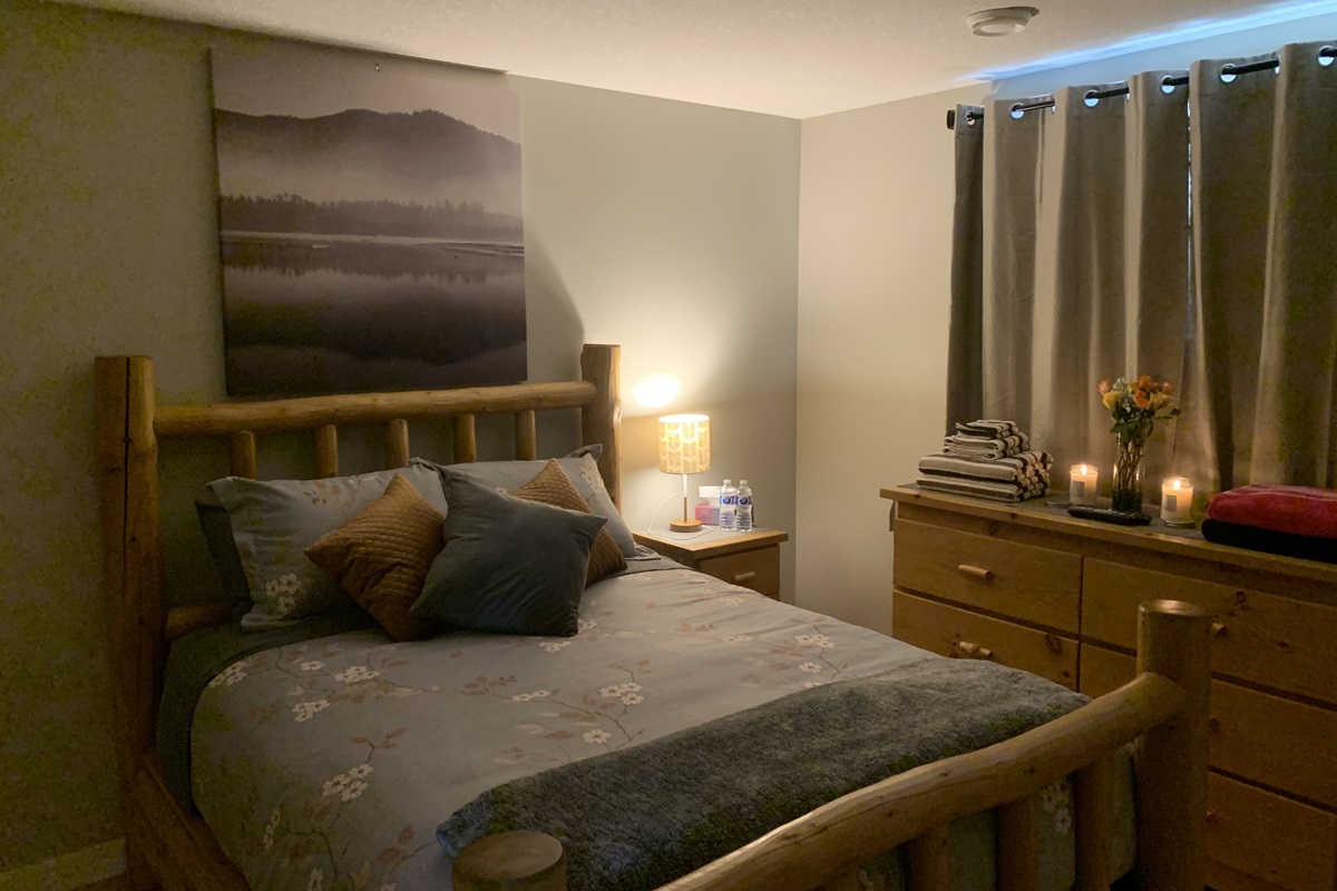 FIREFLY SUITE WITH QUEEN BED