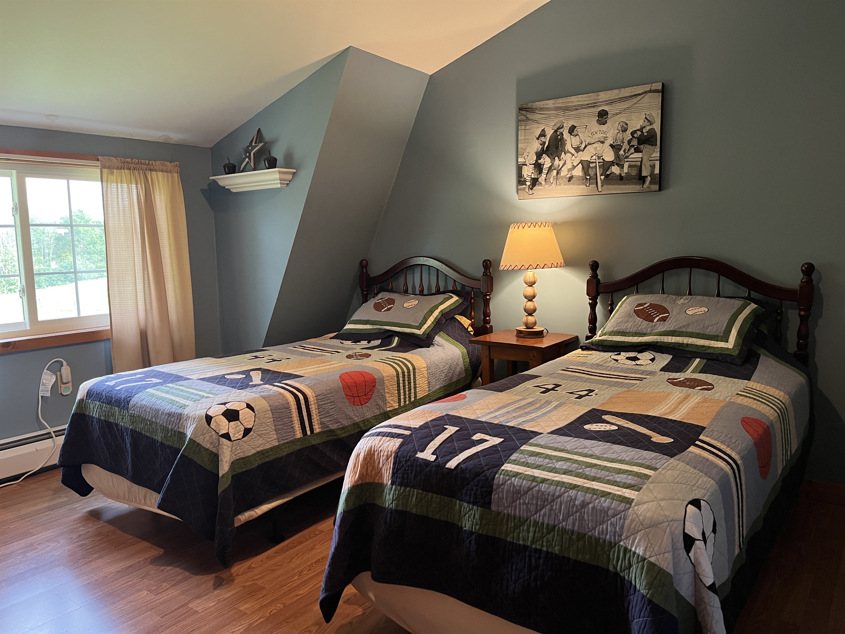 Twin bedroom