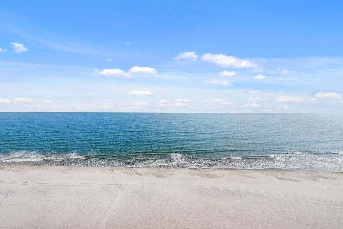 This incredible end-unit features expansive ocean views from both the master bedroom and the living room.