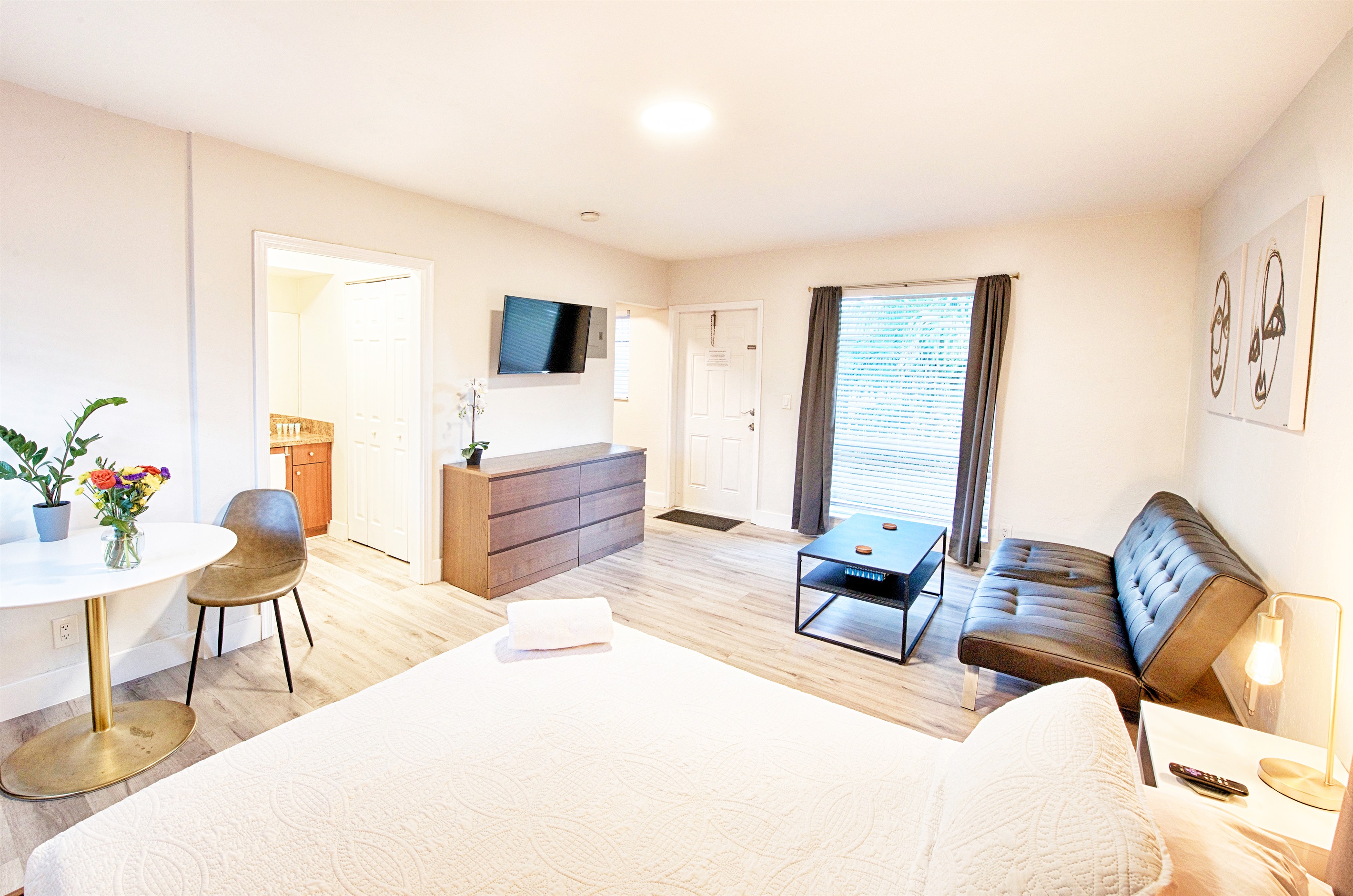 Featuring dining area, and TV. Dining area can be used as a dedicated work station.