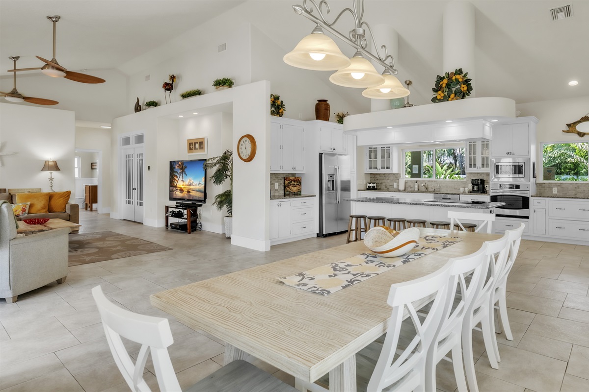 Dining area for the whole family – Anna Maria Island vacation rental