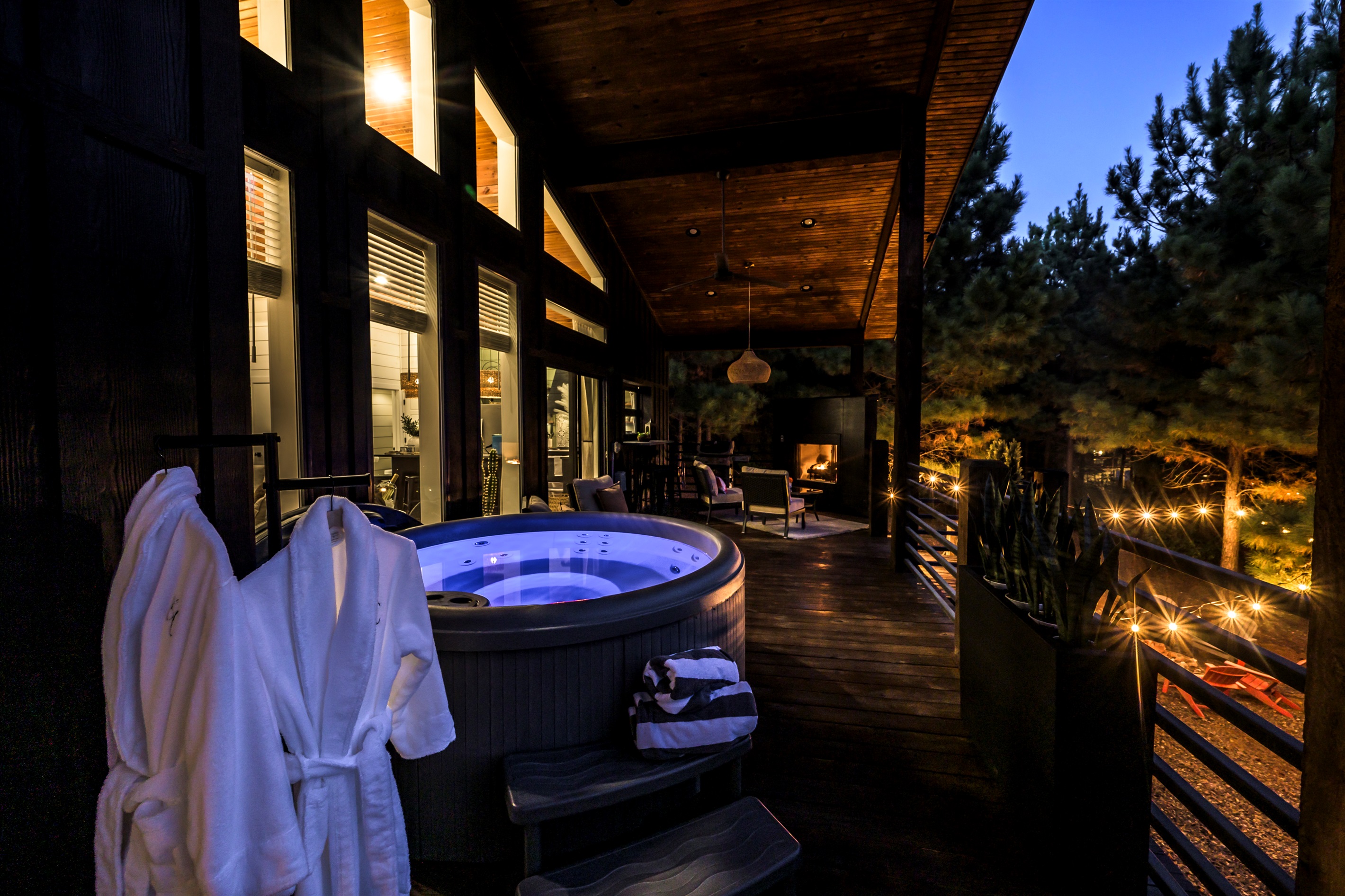 Evenings don’t get better than this — soak in the hot tub, sip wine, and watch the forest glow under string lights.