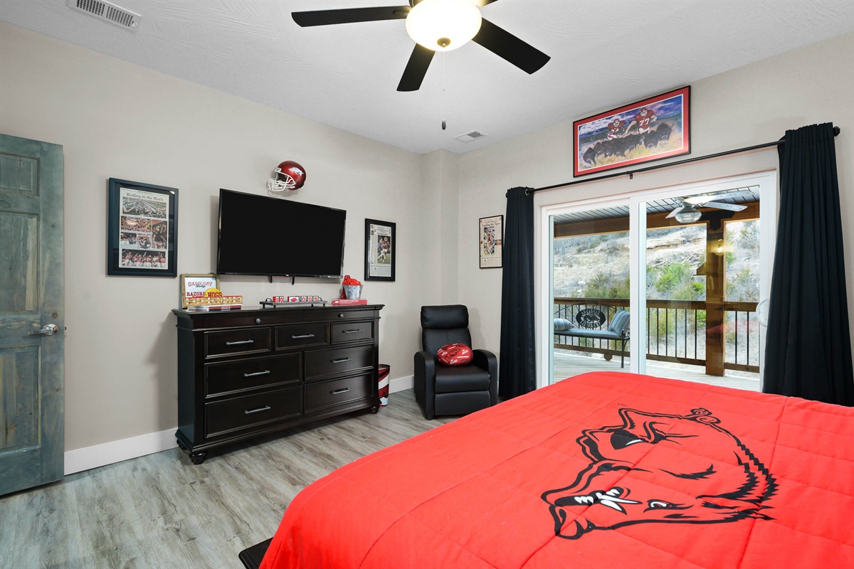 All King and queen bedrooms have 50" smart TVs