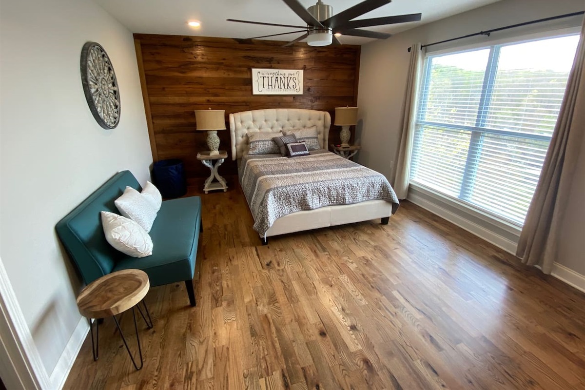 Upstairs queen bedroom w/walk in closet.