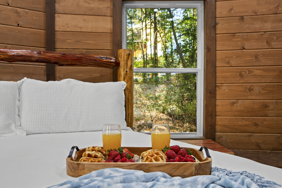 Bedroom Retreat: Wake up to nature with breakfast in bed and serene woodland views!