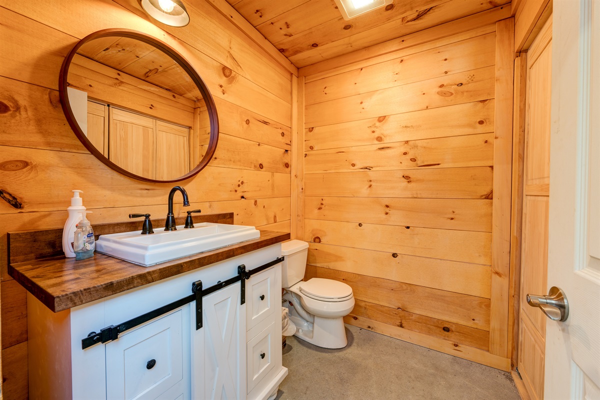 The half bath in the Barn