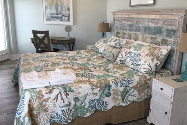 Main Bedroom, King bed