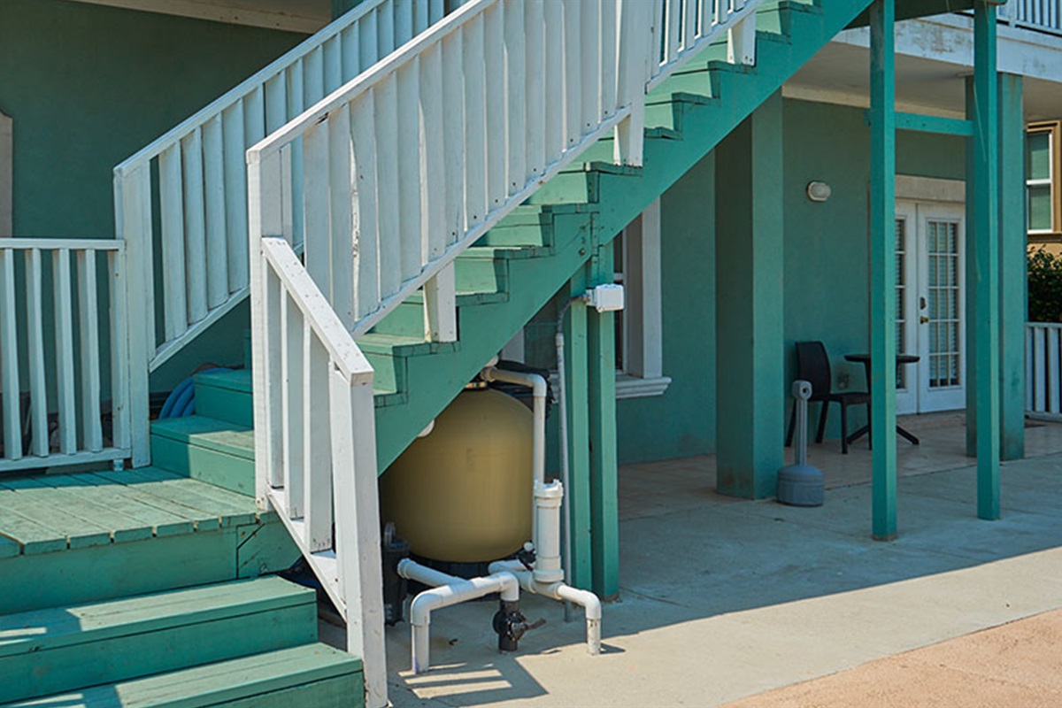 Access the swimming pool directly through the back balcony