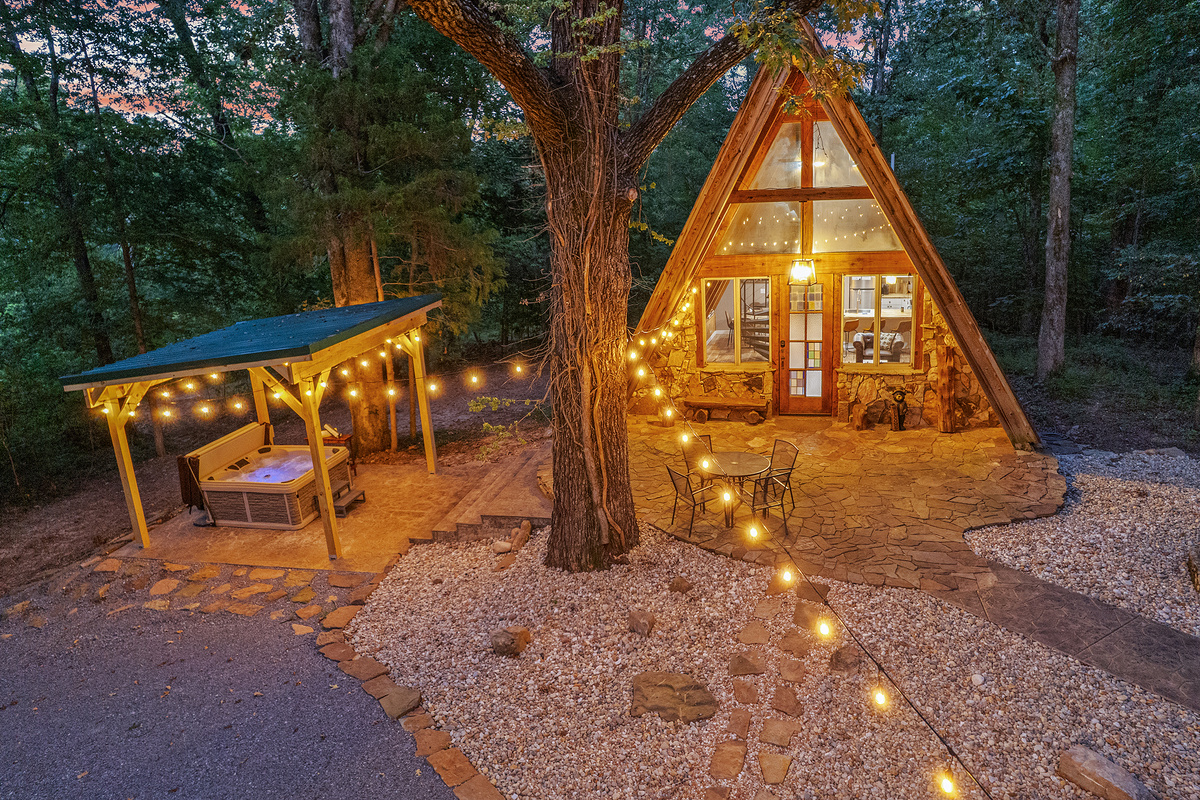 Twinkle lights + cozy cabin glow = nighttime fairytale vibes.