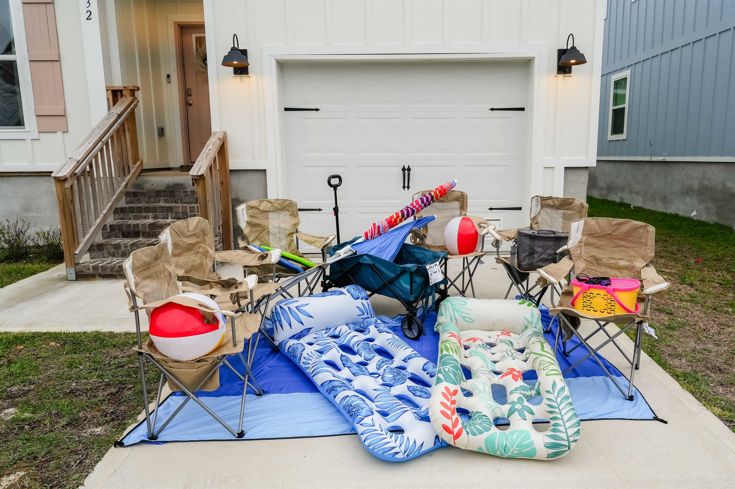 Our thoughtfully provided accessories make seaside fun a breeze – just grab, go, and enjoy the sun-kissed moments.