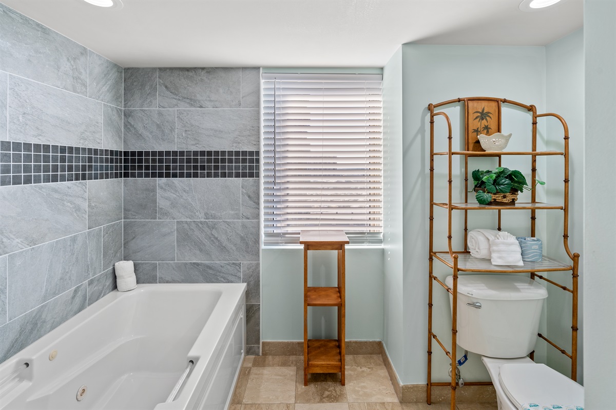 Main Bathroom with jetted tub
