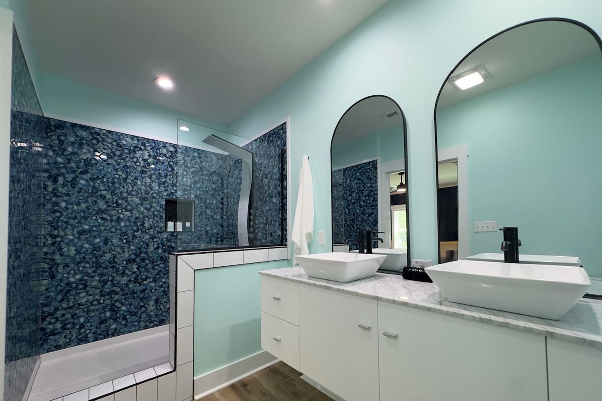 Refresh in this airy space with dual sinks and sleek touches.
