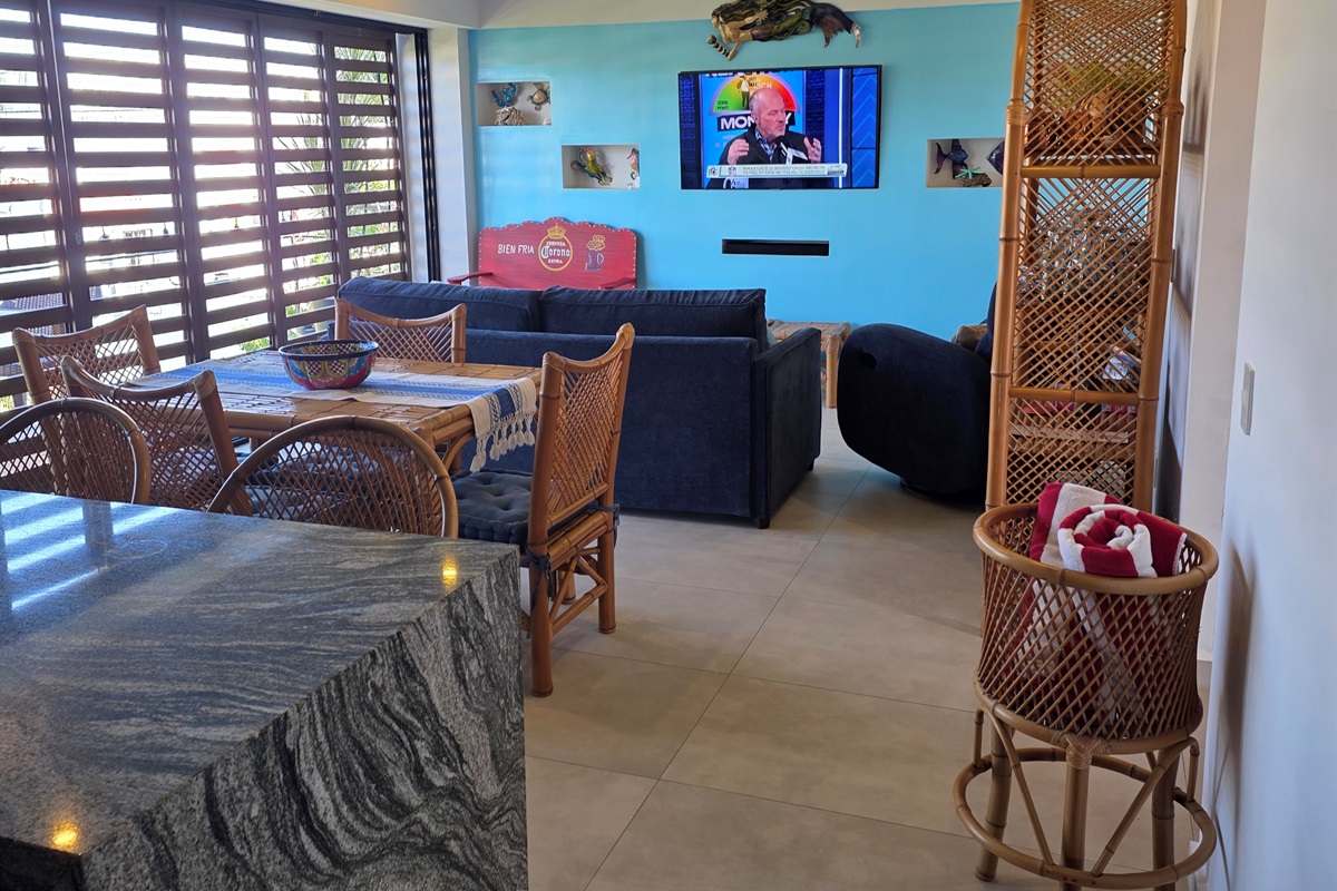 Living room/ Dining area