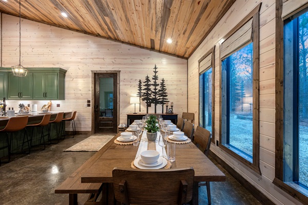 [Dinning Area] large table can be set for up to 12