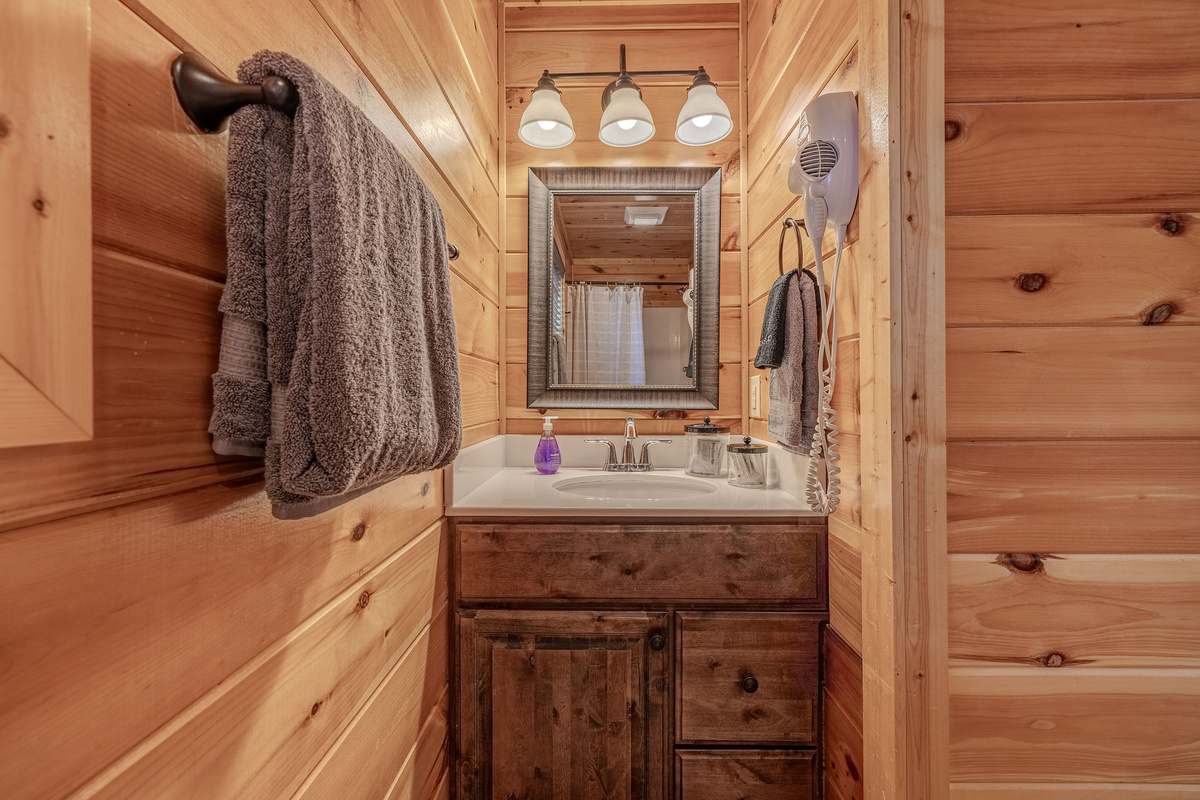 The Headliner Suite includes a private en-suite bathroom for added comfort and convenience.