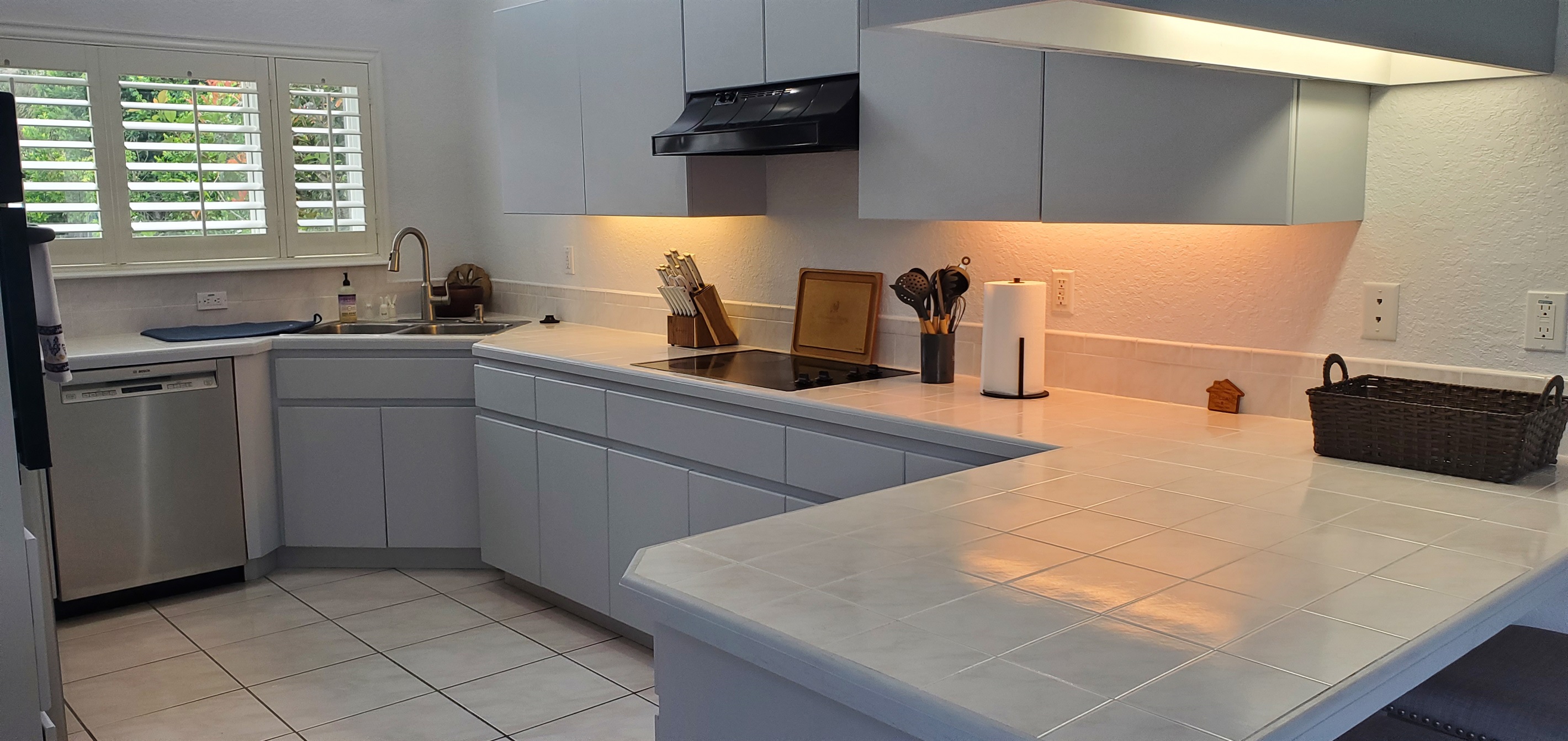 Full kitchen