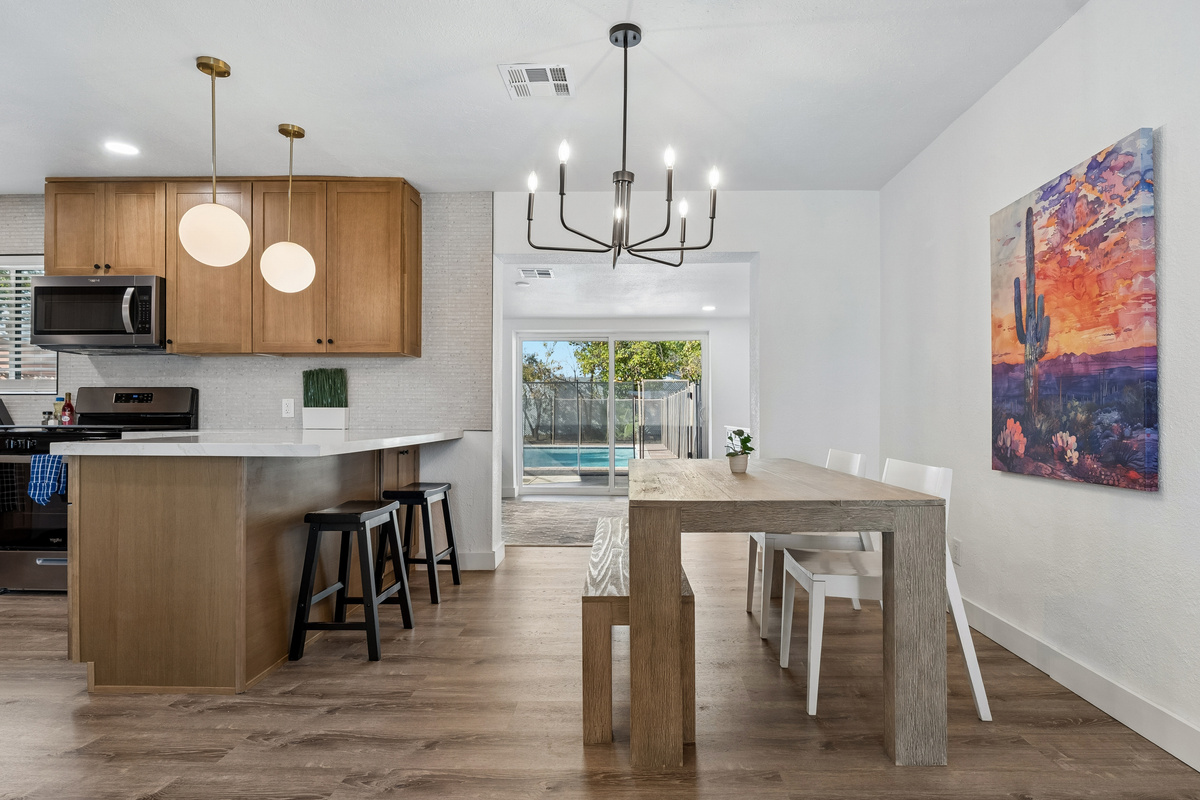 Gather as a family at the bar and dining table!