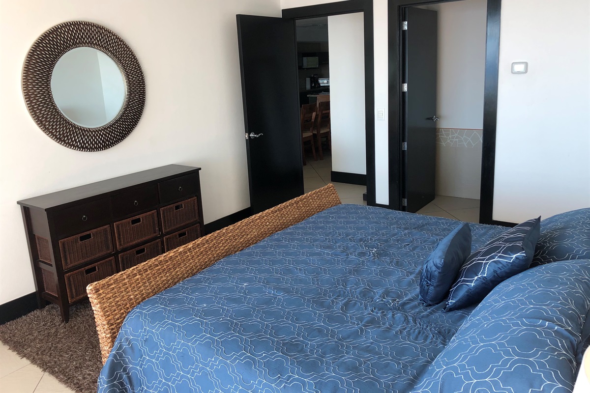 2nd Bedroom and ensuite entrance. (with the different coloured duvet)