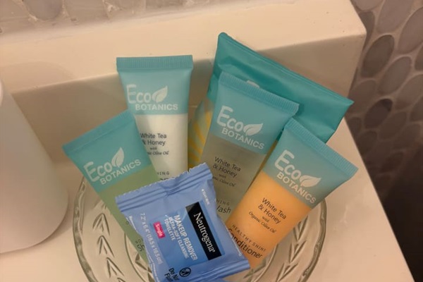 Soaps, shampoo, conditioner provided