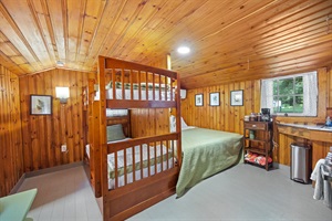 twin bunk beds with king bed